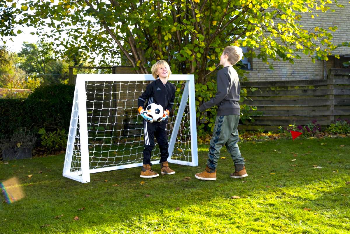 Store og små fodboldmål til haven - Find 15 flotte mål til børn her